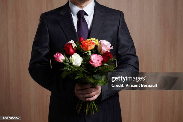 3 462点の花束 男性 スーツのストックフォト Getty Images 3 462点の花束 男性 スーツのストックフォト Getty Images