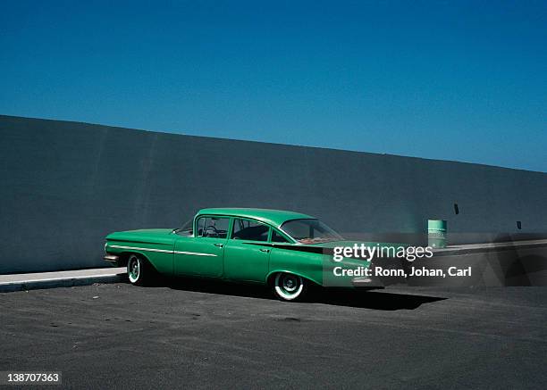 green vintage car - 50s car fotografías e imágenes de stock