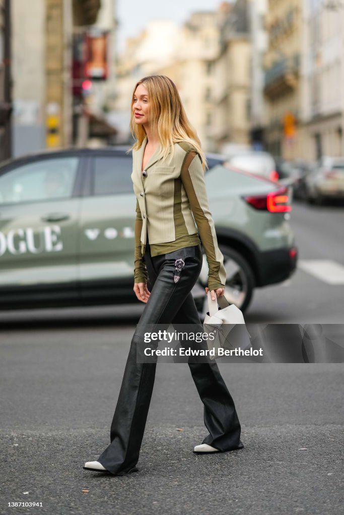 Street Style : Day Three - Paris Fashion Week - Womenswear F/W 2022-2023
