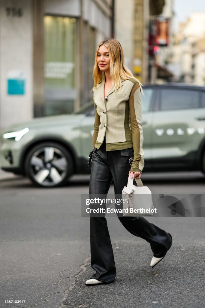 Street Style : Day Three - Paris Fashion Week - Womenswear F/W 2022-2023