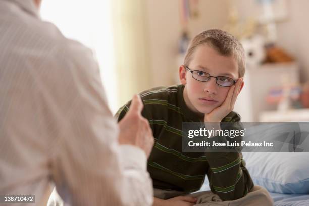 father lecturing son in bedroom - punição imagens e fotografias de stock