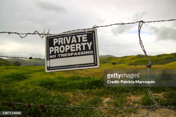 private property sign - tillträde förbjudet bildbanksfoton och bilder