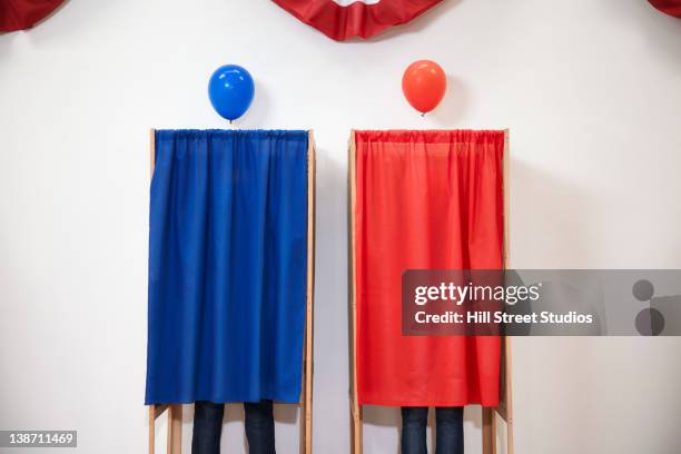 voters voting in polling place - democratic party fotografías e imágenes de stock