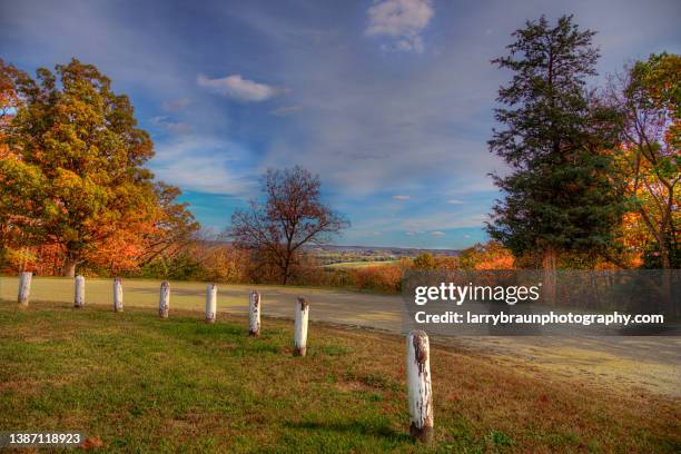 roadside park with a view - ozark mountains stockfoto's en -beelden