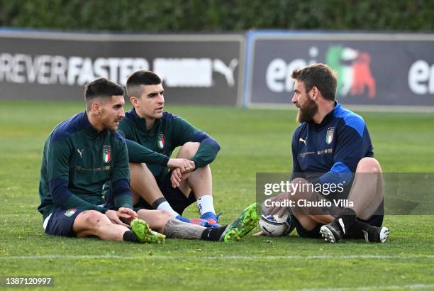 Lorenzo Pellegrini, Gianluca Mancini and Daniele De Rossi of Italy chat during a Italy training session at Centro Tecnico Federale di Coverciano on...