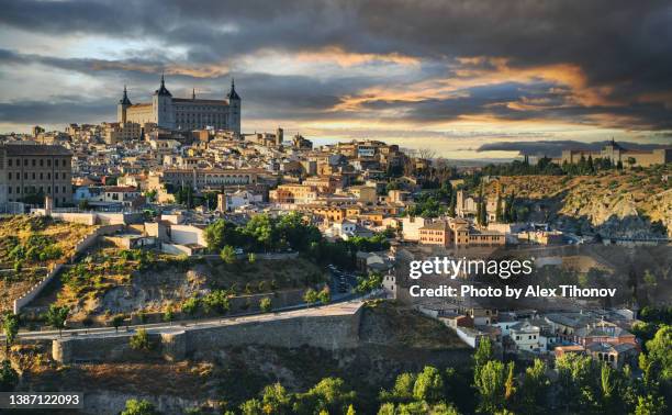 aerial panoramic drone point of view historical city of toledo against sunset cloudy sky. spain - provinz toledo stock-fotos und bilder