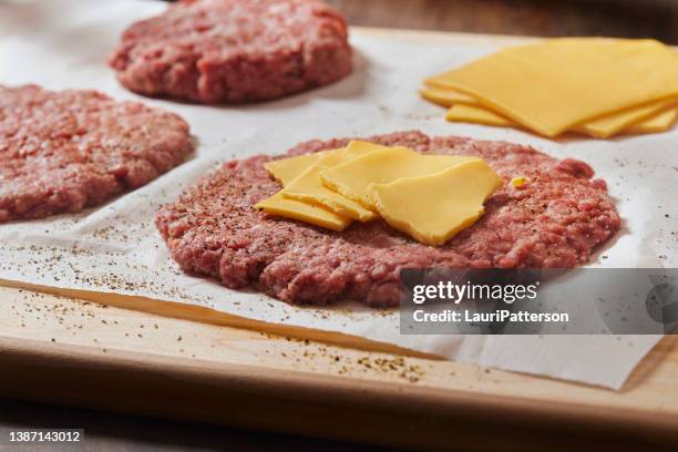 preparing the juicy lucy burger - juicy lucy stock pictures, royalty-free photos & images