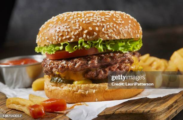 the juicy lucy stuffed cheeseburger - juicy lucy stock pictures, royalty-free photos & images