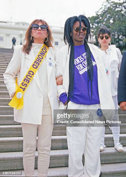American actresses Marlo Thomas and Whoopi Goldberg attend a pro-choice rally on the west front of the US Capitol, Washington DC, April 9, 1989.