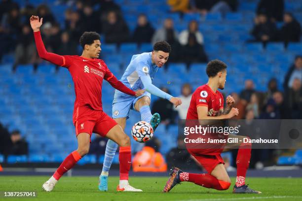 Samuel Edozie of Manchester City shoots beyond Rhys Williams and Jarell Quansah of Liverpool during the Premier League 2 match between Manchester...