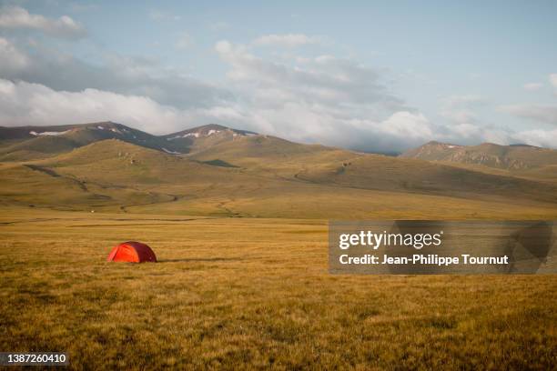 camping in the tien shan mountains, central kyrgyzstan, central asia - zeltplatz stock-fotos und bilder