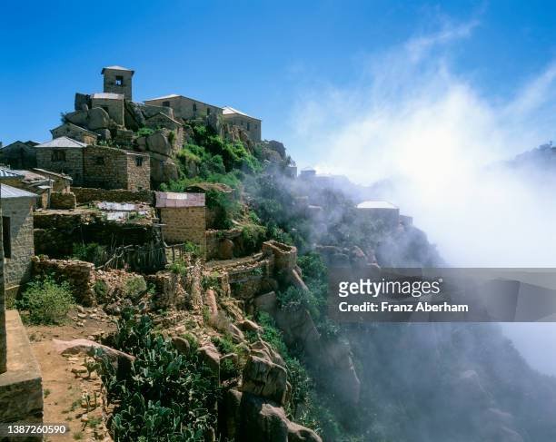 monastery debre bizen (2450m), eritrea - orthodox photos et images de collection