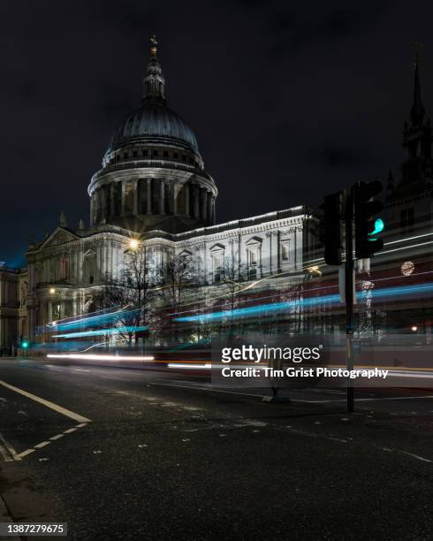st paul’s cathedral at night - st paul's cathedral london stock pictures, royalty-free photos & images