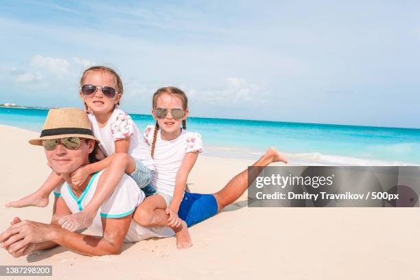 happy beautiful family on a tropical beach vacation - happy arab family on travel stockfoto's en -beelden