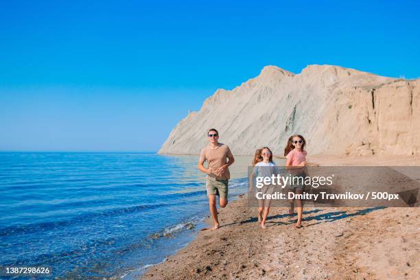 happy beautiful family on a tropical beach vacation - happy arab family on travel stockfoto's en -beelden