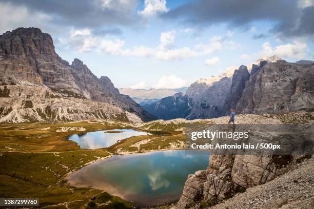 tre cime di lavaredo - laghi dei piani,tre cime di lavaredo,italy - tre piani stock-fotos und bilder