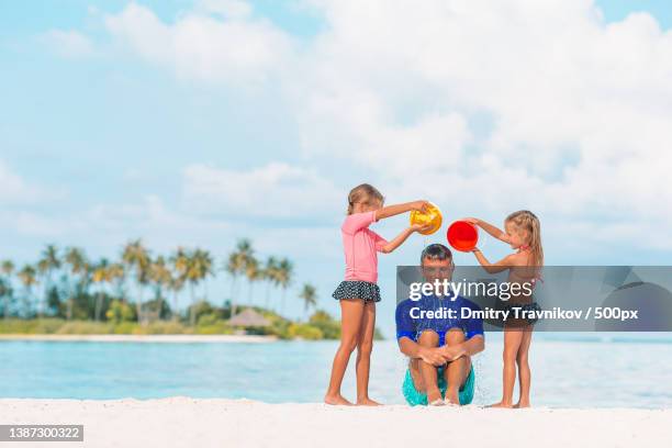 happy beautiful family on a tropical beach vacation - happy arab family on travel stockfoto's en -beelden