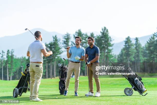 group of male golfer friends, playing golf on a beautiful sunny day, talking and smiling while standing on golf course - golf club 個照片及圖片檔