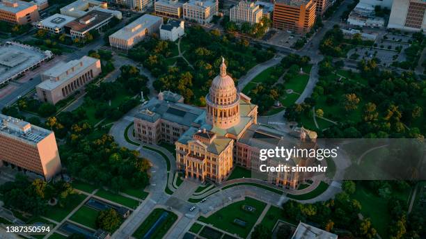 texas state capitol gebäude - texas state capitol stock-fotos und bilder