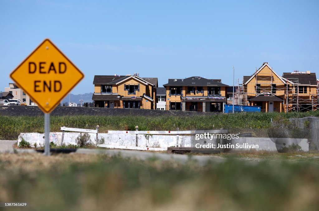 New Home Sales Fall For Second Month As Mortgage Rates Rise