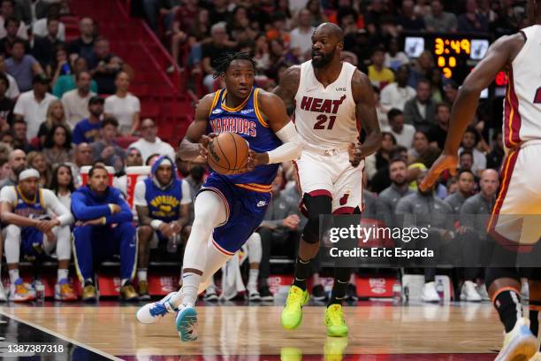 Jonathan Kuminga of the Golden State Warriors drives baseline against Dewayne Dedmon of the Miami Heat during the first half at FTX Arena on March...