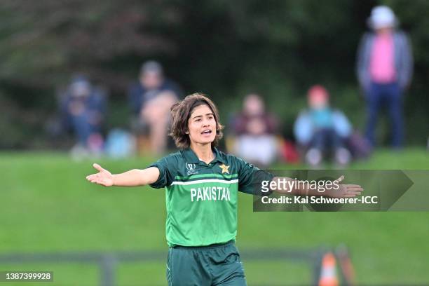 Diana Baig of Pakistan successfully appeals for the wicket of Tammy Beaumont of England during the 2022 ICC Women's Cricket World Cup match between...