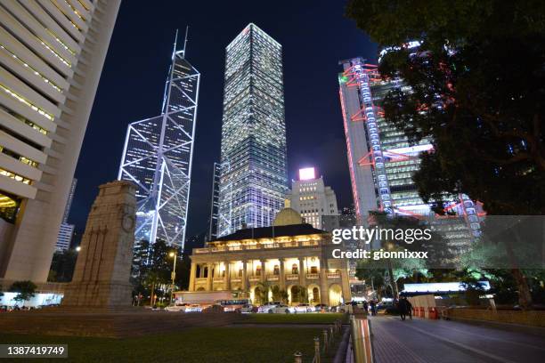 statue square by night, hong kong - cheung kong centre 個照片及圖片檔