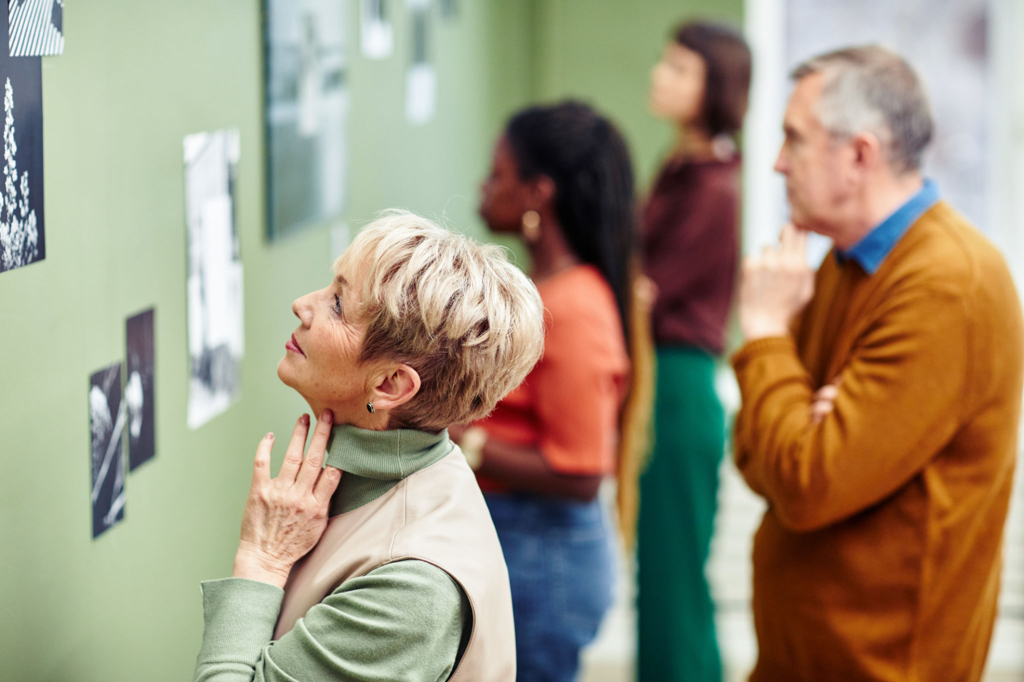 senior exploring museum