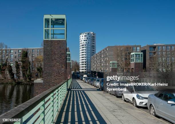 the spandau pier at the newly built wasserstadt on the banks of the havel, berlin, germany - spandau stock-fotos und bilder