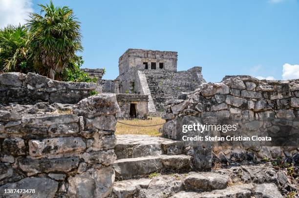 tulum - mayan ruins, quintana roo, mexico - ruine stock-fotos und bilder
