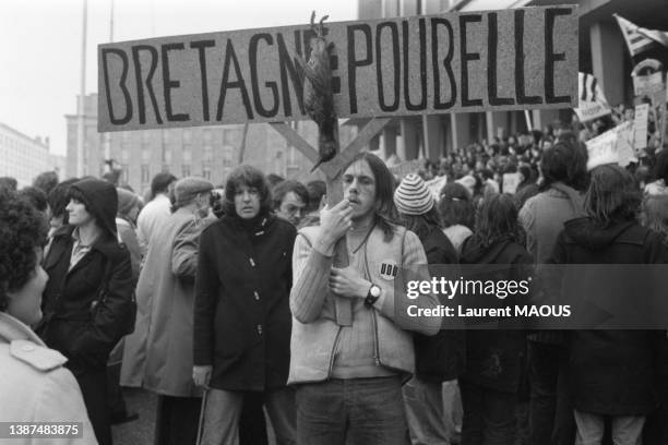 Manifestation contre la gestion de la marée noire de l''Amoco Cadiz' à Brest, le 26 mars 1978.