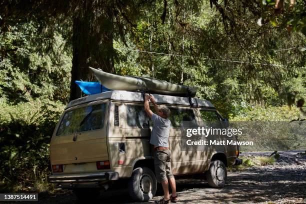 a camper van vancouver island bc canada - carmanah walbran provincial park stockfoto's en -beelden