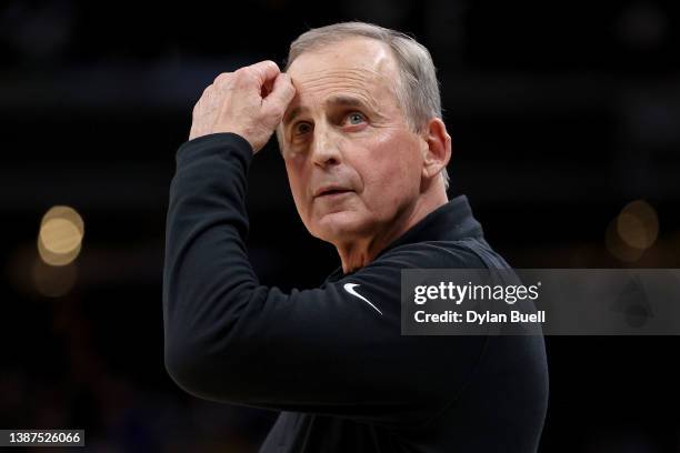 Head coach Rick Barnes of the Tennessee Volunteers looks on during the game against the Michigan Wolverines during the second round of the 2022 NCAA...