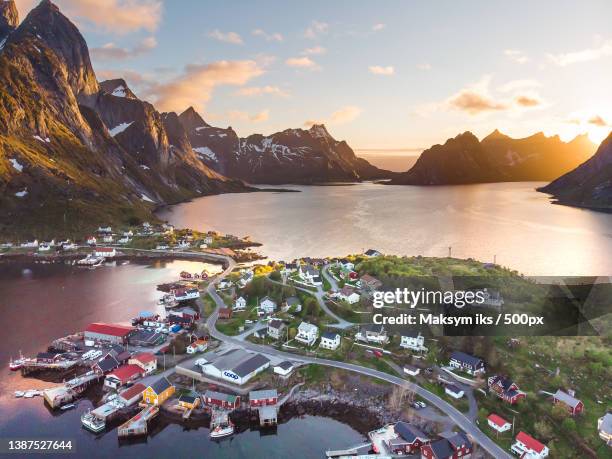 midnight sun,aerial view of the coastline,reine,norway - midnight sun norway stock-fotos und bilder