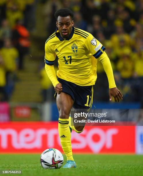 Anthony Elanga of Sweden runs with the ball during the 2022 FIFA World Cup Qualifier knockout round play-off match between Sweden and Czech Republic...