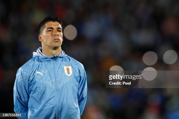 Luis Suárez of Uruguay looks on prior a match between Uruguay and Peru as part of FIFA World Cup Qatar 2022 Qualifiers at Centenario Stadium on March...