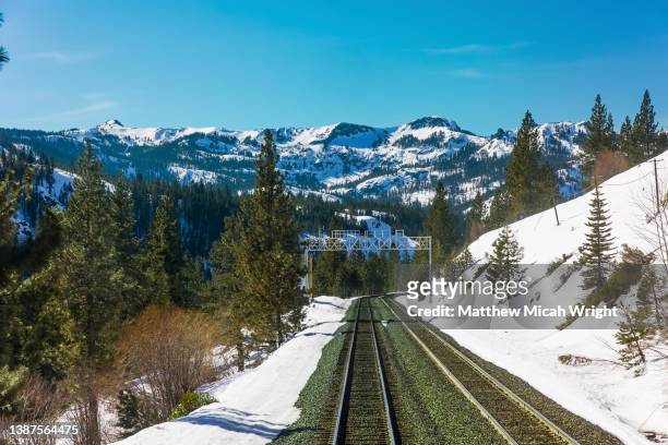 watching the scenery pass from a trains observation car after a winter storm. - zephyros stockfoto's en -beelden