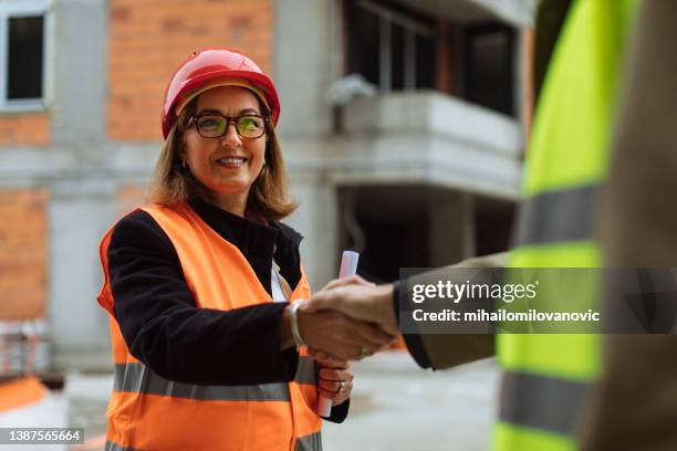 she loves working in construction - construction contract stock pictures, royalty-free photos & images