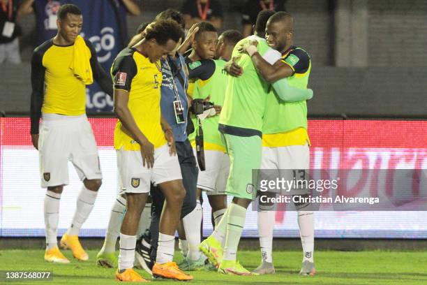 Enner Valencia of Ecuador celebrates with teammates qualifying to Qatar 2022 World Cup after a match between Paraguay and Ecuador as part of South...
