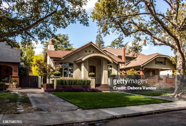vintage tan sacramento home - historic home stock pictures, royalty-free photos & images