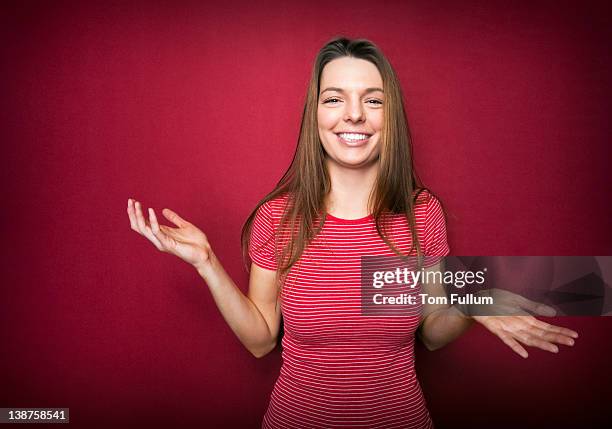 satisfied woman in red - portrait fond rouge photos et images de collection