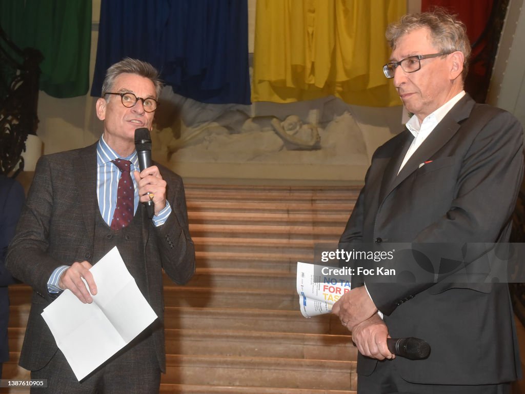 "No Taste for Bad Taste" : Exhibition Preview At Le Mobilier Urbain