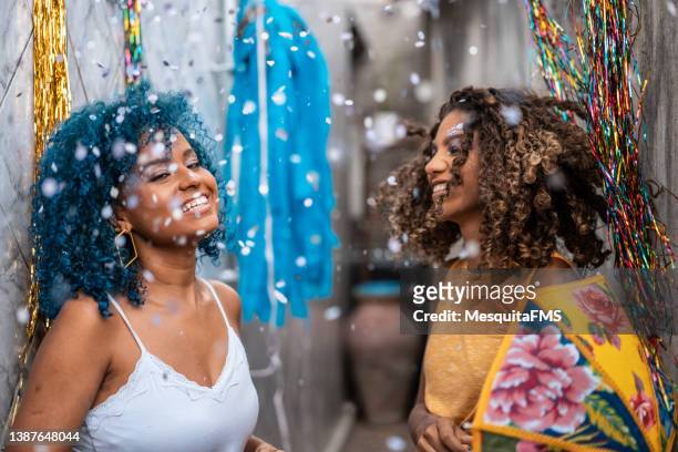 young women enjoying the brazilian carnaval - traditional festival bildbanksfoton och bilder