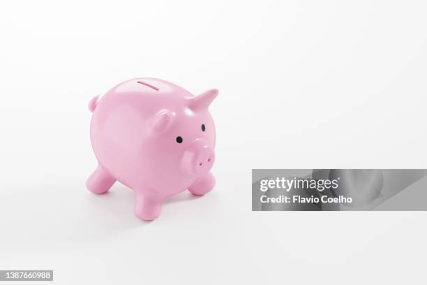 piggy bank on white background - spaarvarken stockfoto's en -beelden