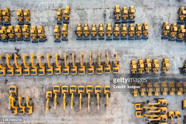 top view of neat rows of new factory excavators - construction vehicle stock pictures, royalty-free photos & images