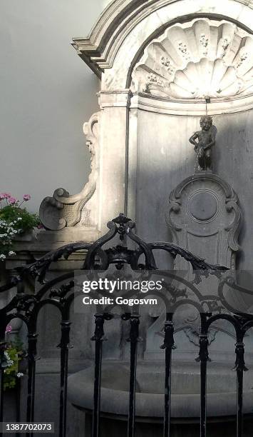 mannekin-pis, bruxelles - mannekin pis foto e immagini stock