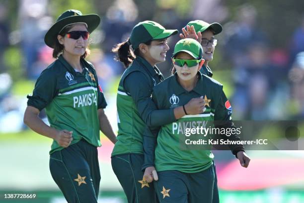 Anam Amin of Pakistan celebrates with teammates after bowling out Sophie Devine of New Zealand during the 2022 ICC Women's Cricket World Cup match...