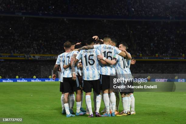 Nicolás Gonzalez of Argentina celebrates with teammates after scoring the first goal of his team during the FIFA World Cup Qatar 2022 qualification...