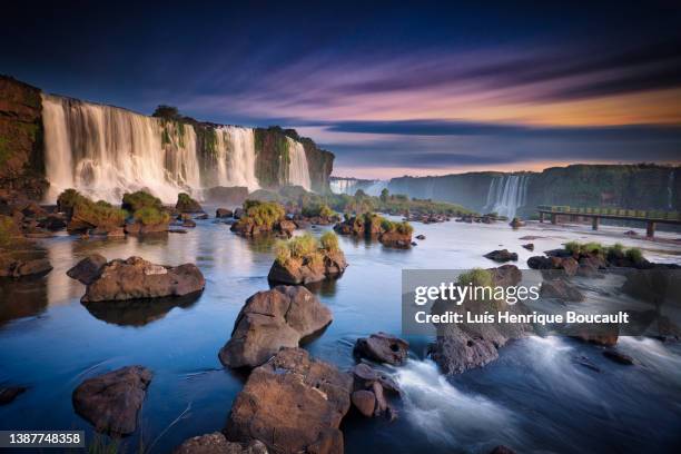 iguazu falls & long exposure - iguacu falls stockfoto's en -beelden