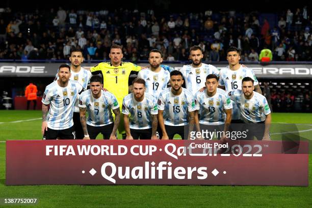 Players of Argentina pose for the team photothe FIFA World Cup Qatar 2022 qualification match between Argentina and Venezuela at Estadio Alberto J....